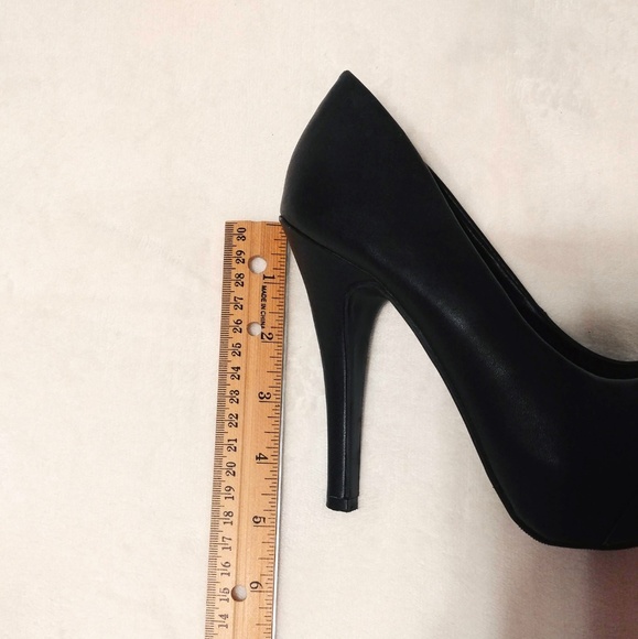 ๐ Olsenboye Black Stilettos w/ Gold Studs ๐ - Picture 6 of 6